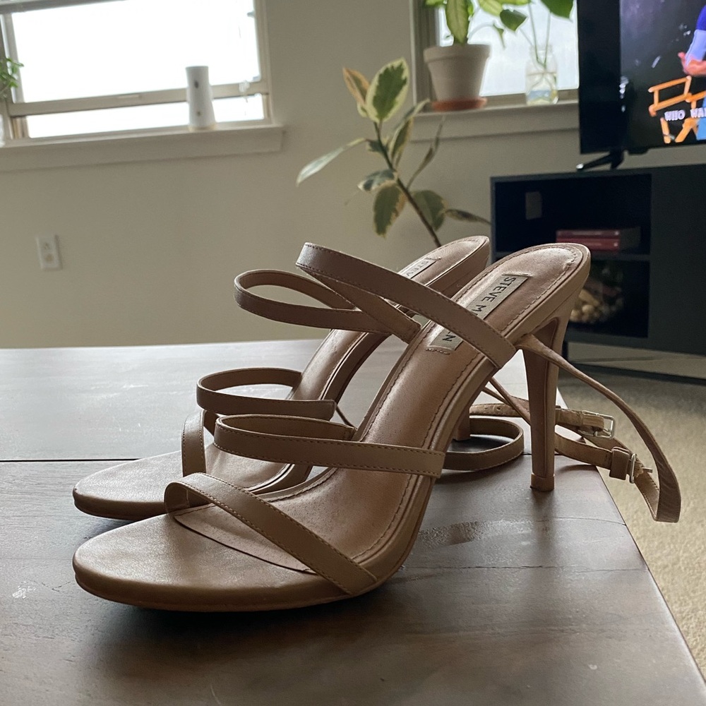 STEVE MADDEN STRAPPY NUDE HEELS